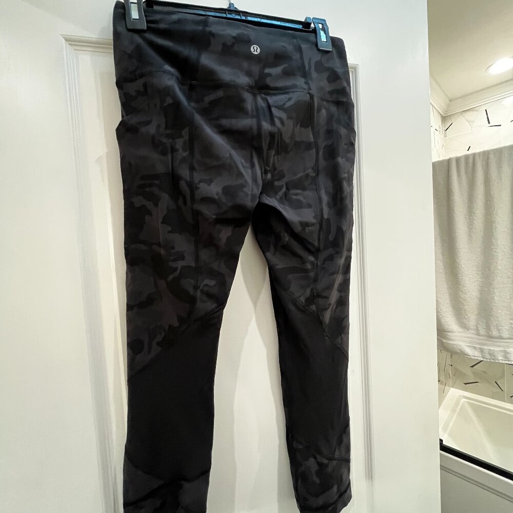 Lulu Lemon Black Camo Capri Pants
